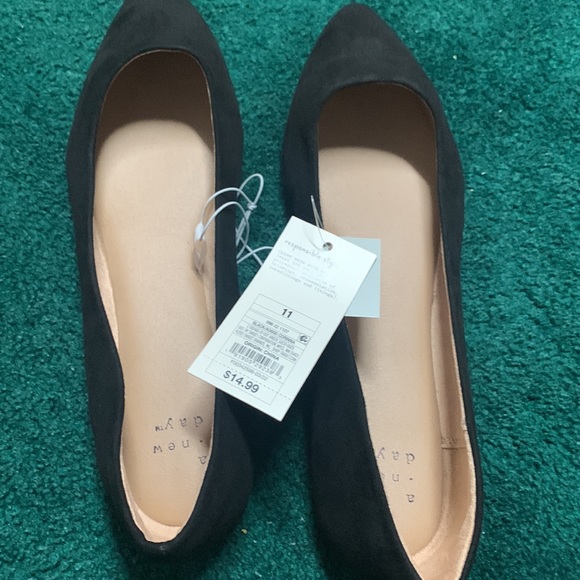 Brand new with tag without box - Picture 2 of 3